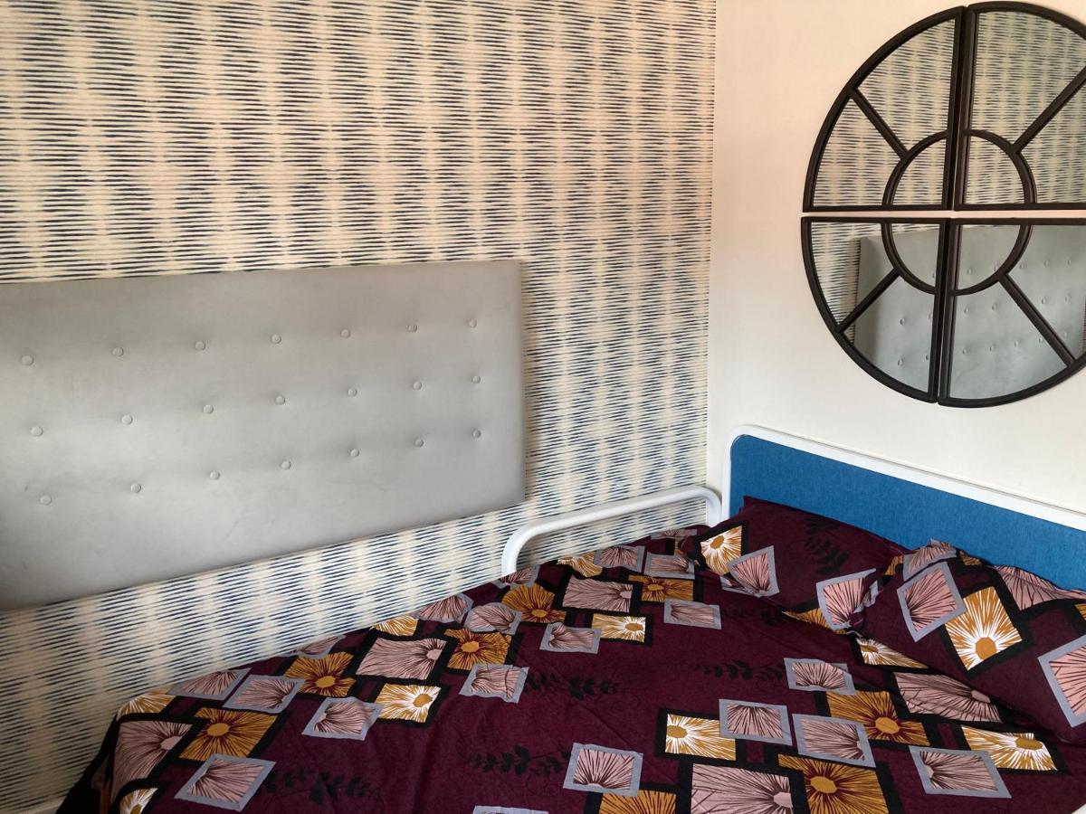 Chandra House Swindon Dış mekan fotoğraf